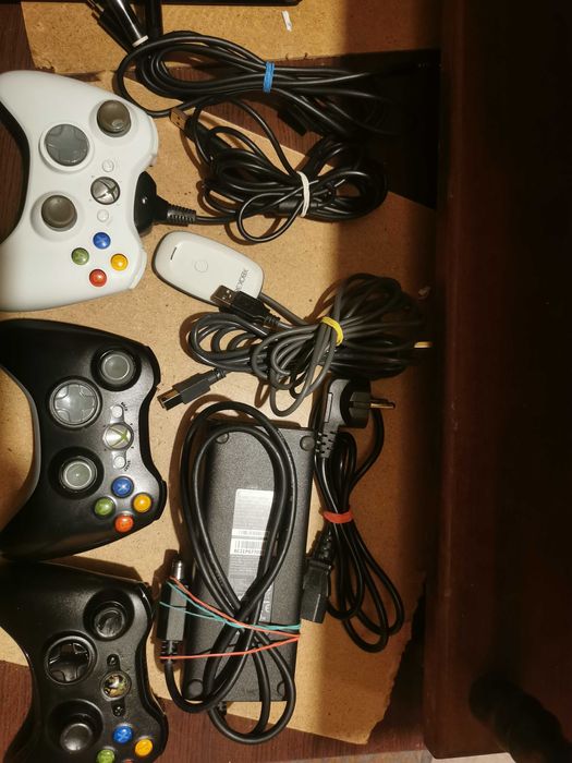 Xbox 360 S конзола  3 джойстика