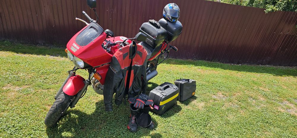 Vând Yamaha TDM 850 + echipament +2rânduri de TOPCase.accept variante.