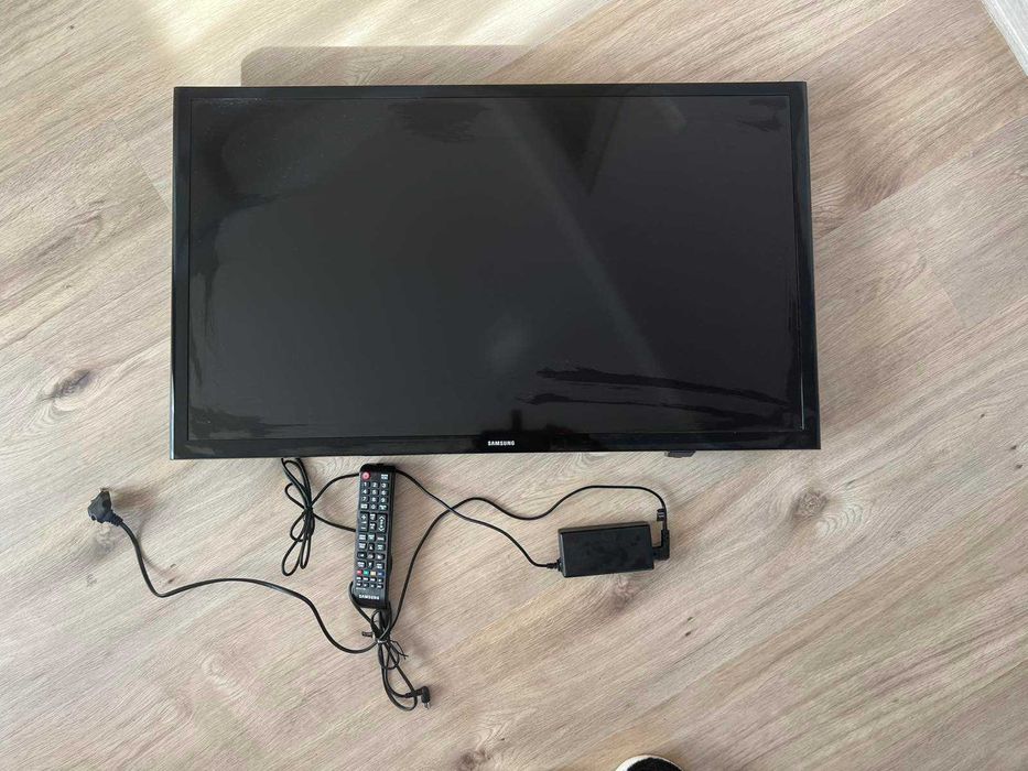 Продавам работещ телевизор SAMSUNG UE 32"