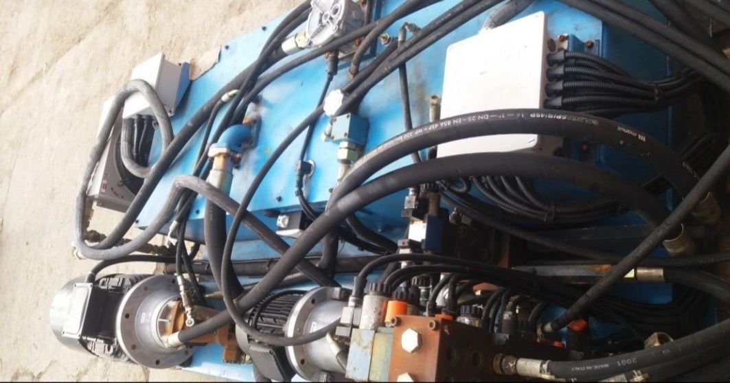 grup de pompare hidraulic motor 22 kw rezervor ulei distribuitoare
