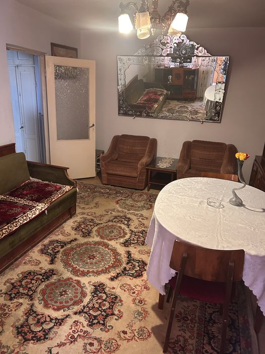 Vand apartament doua camere