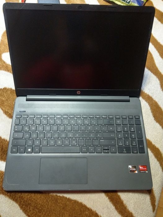 Laptop HP 15,Ryzen 3-3250u,8gb ram, ssd 256gb