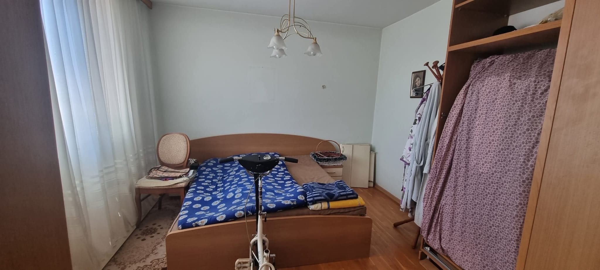 Продавам масивна триетажна къща в центъра на Свиленград (първа зона)