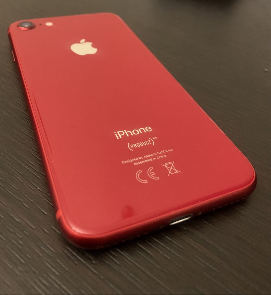 IPhone 8 red 64 Гб, в отличном состоянии, с коробкой