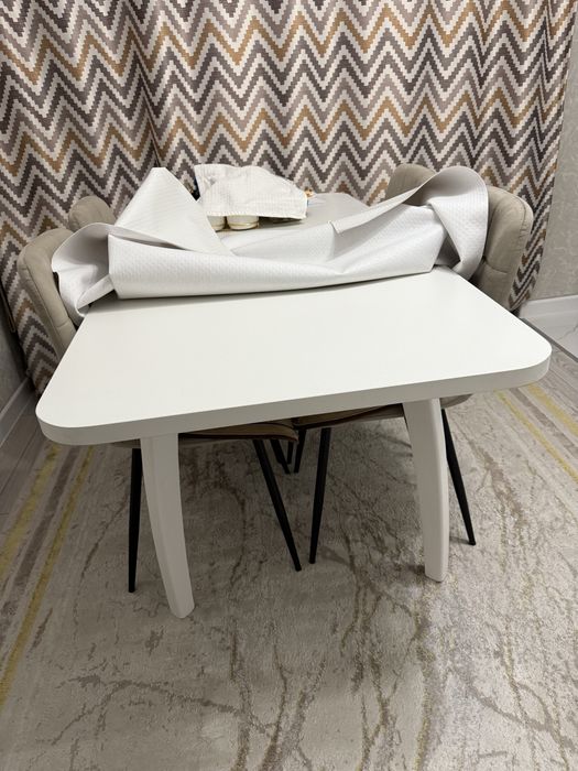 Срочно продам кухонный стол!