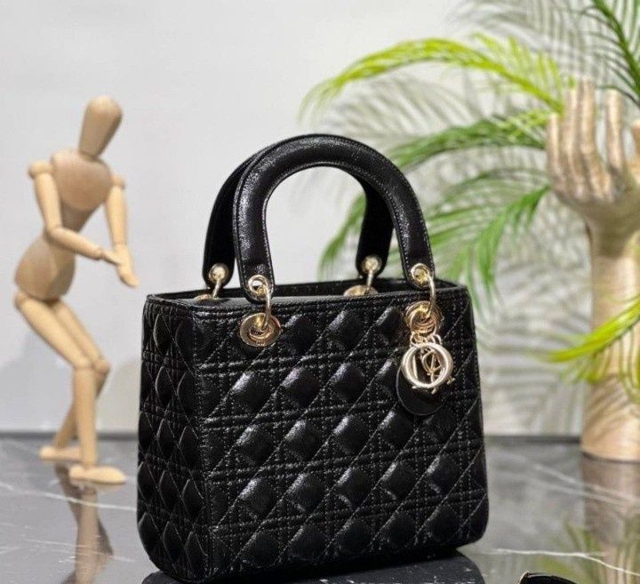 Geanta damă, model Lavy Medium,diverse nuanțe, saculet, etichetă