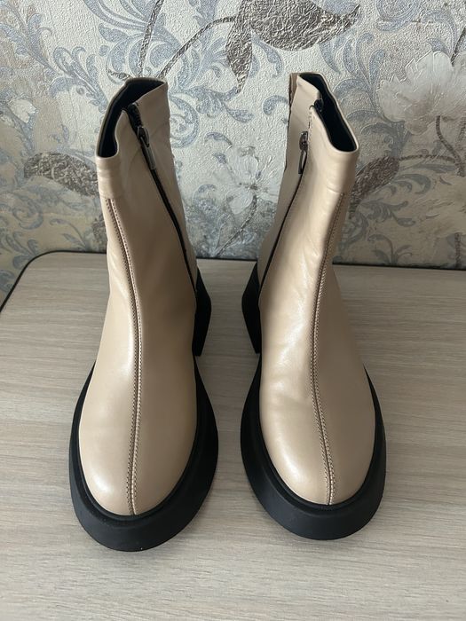 Женские демисезонные ботинки