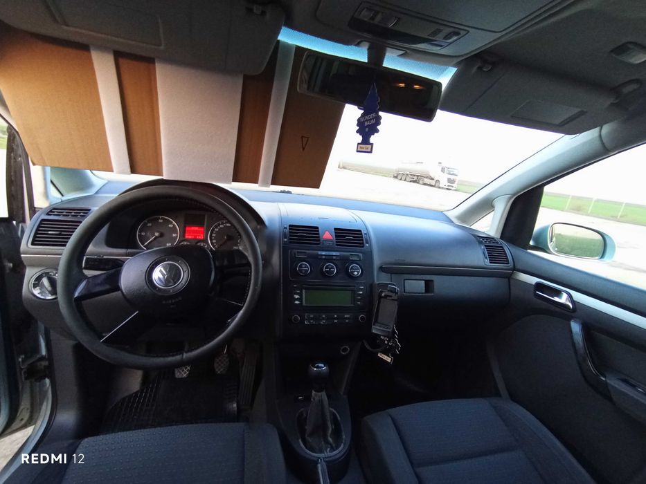 Vând Volkswagen Touran