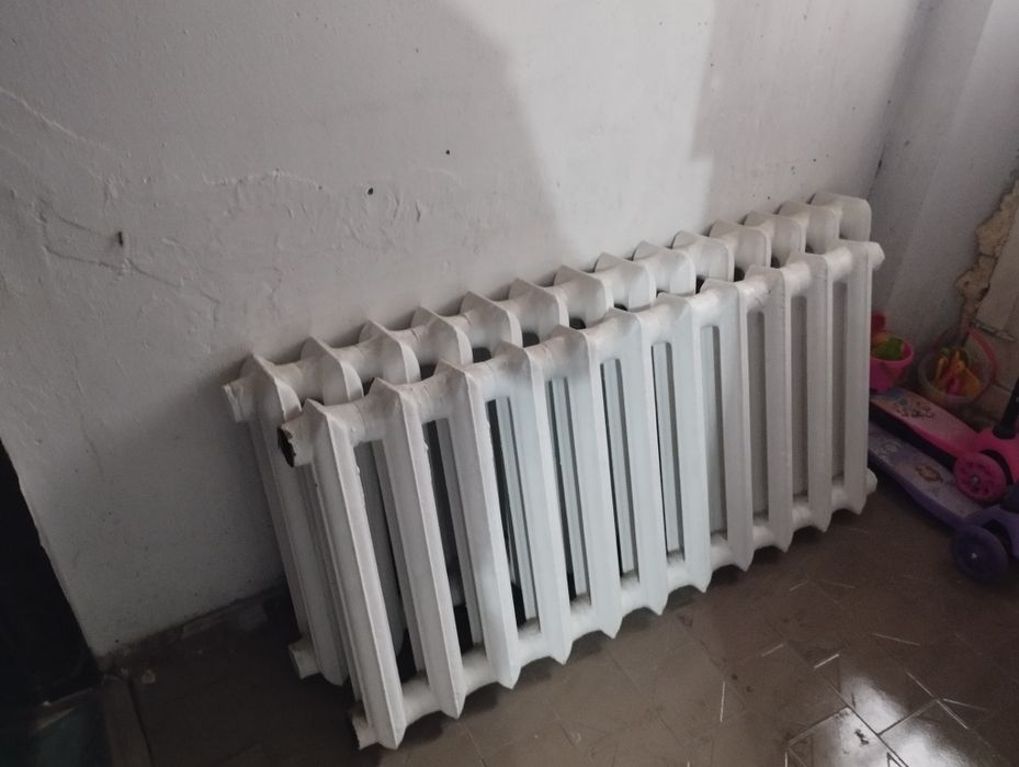 Радиатор отопителя в отличном состоянии 14 шт. и 11 шт. Чугун.