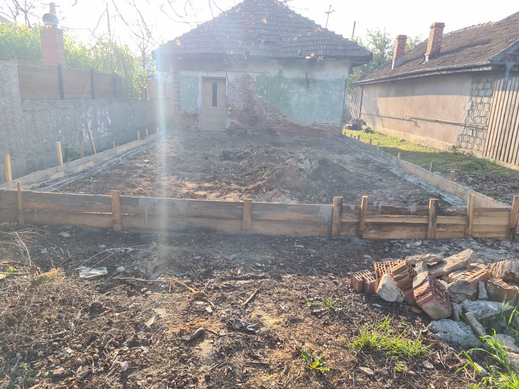 Vând casa dragasani