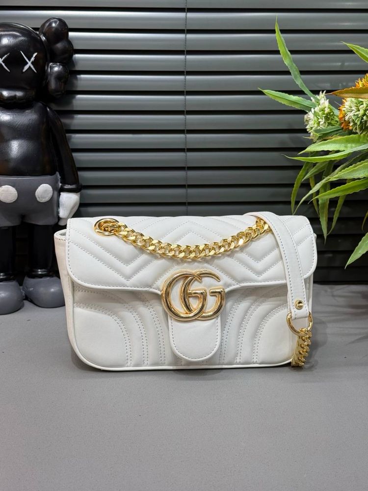 Geanta Gucci Noi !!! Dimensiuni 23/15 !!!
