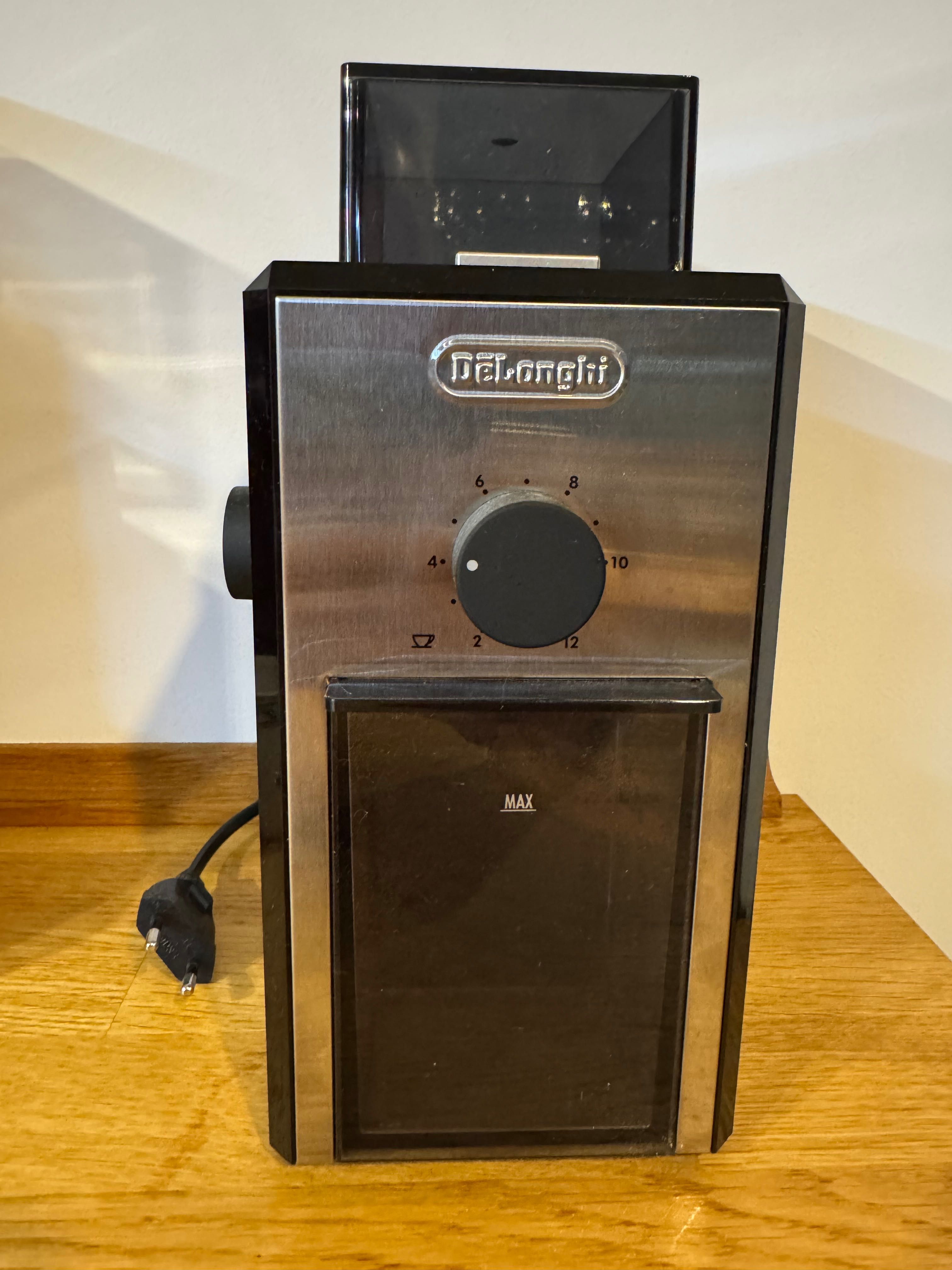 Кафемелачка DeLonghi KG 79 в гаранция