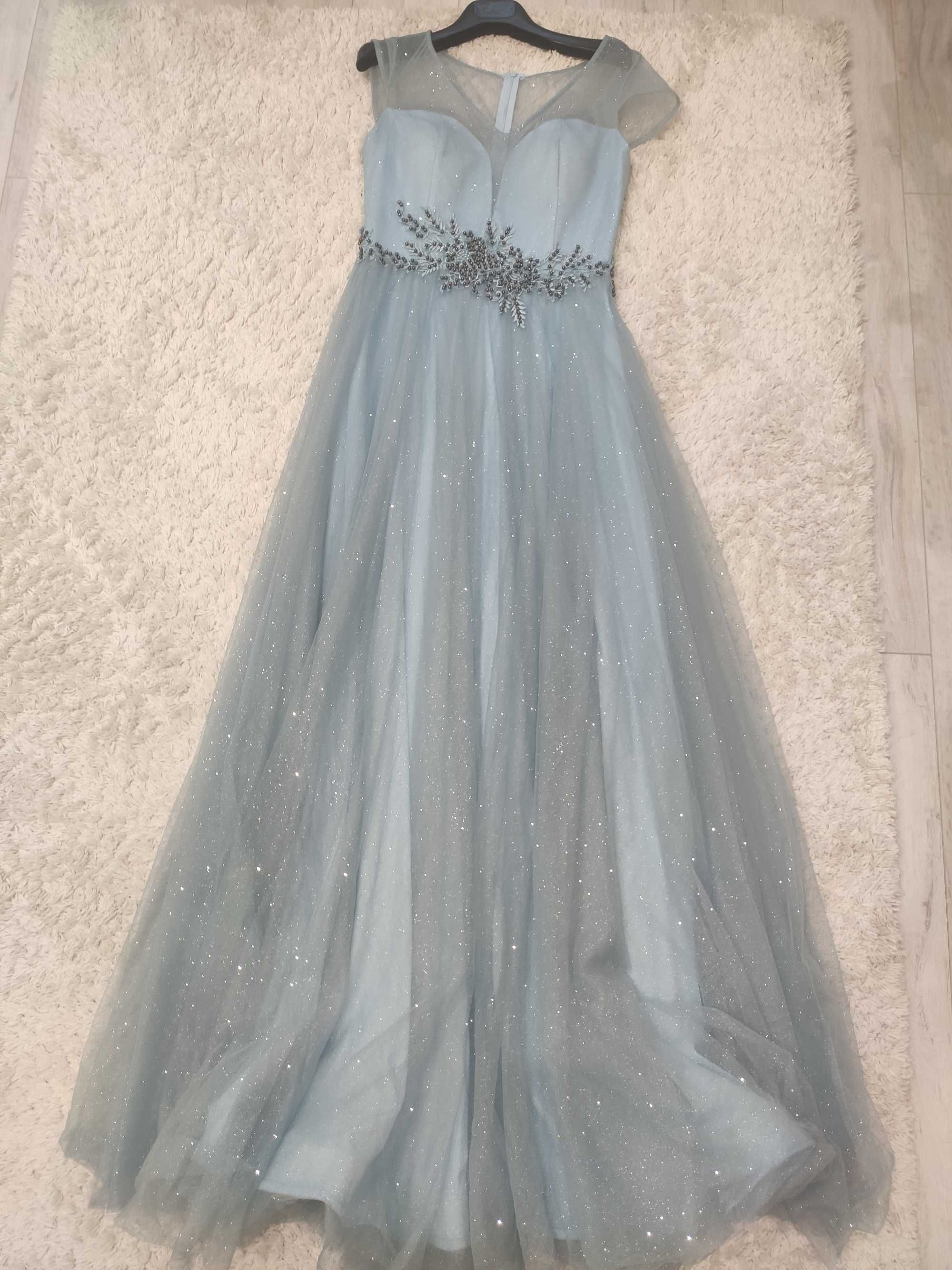 Официална рокля в светло синьо