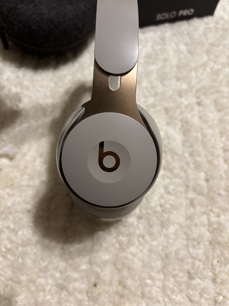 Beats Solo Pro