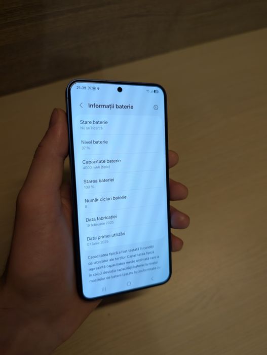 SAMSUNG S25 128gb ca nou! 8 cicluri de încărcare