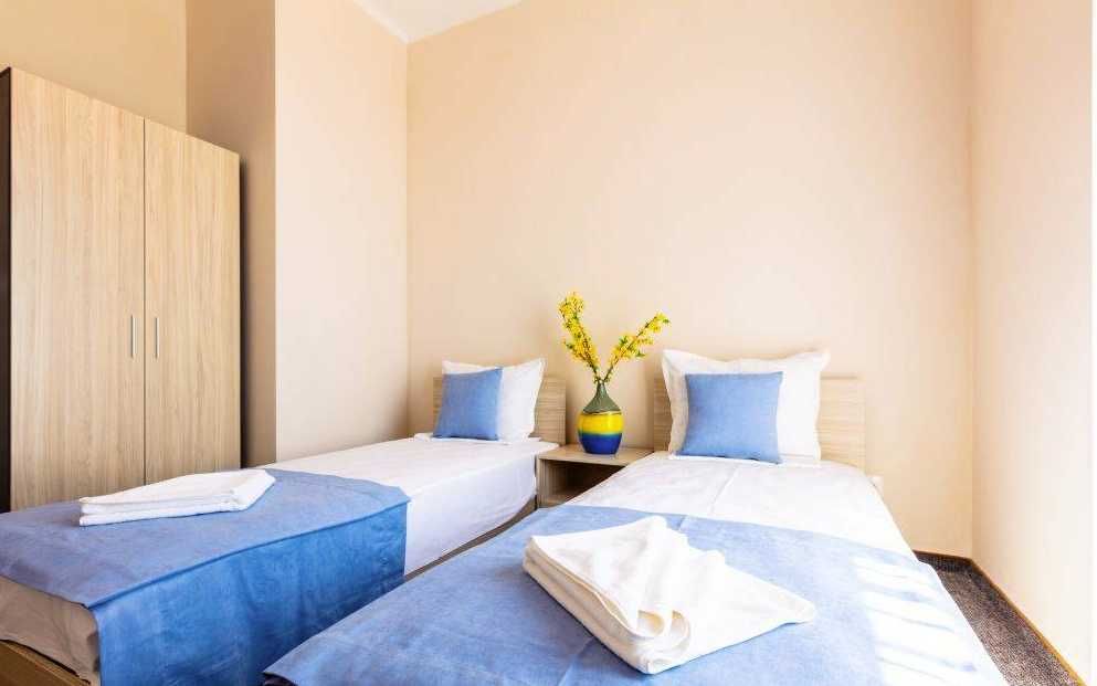Дава се под наем Тристаен апартамент в Бургас, Зорница - 122 кв.м за 5610 € - Снимка #5