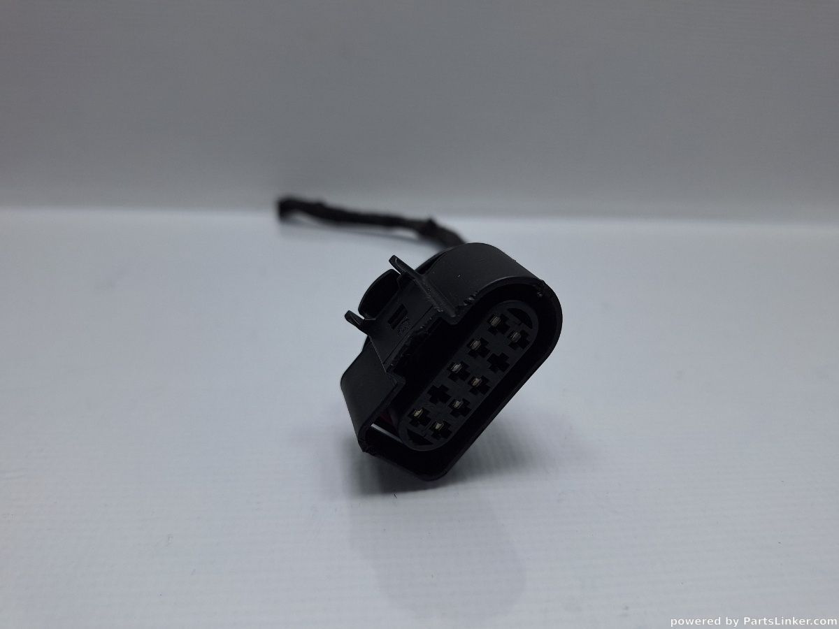 Conector far AUDI A4 II (8E2, B6) [ 2000 - 2005 ] 2.0 (ALT) 96KW|130HP OEM 6R0973735