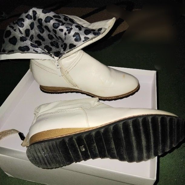 Сапожки белые женские 35 р.