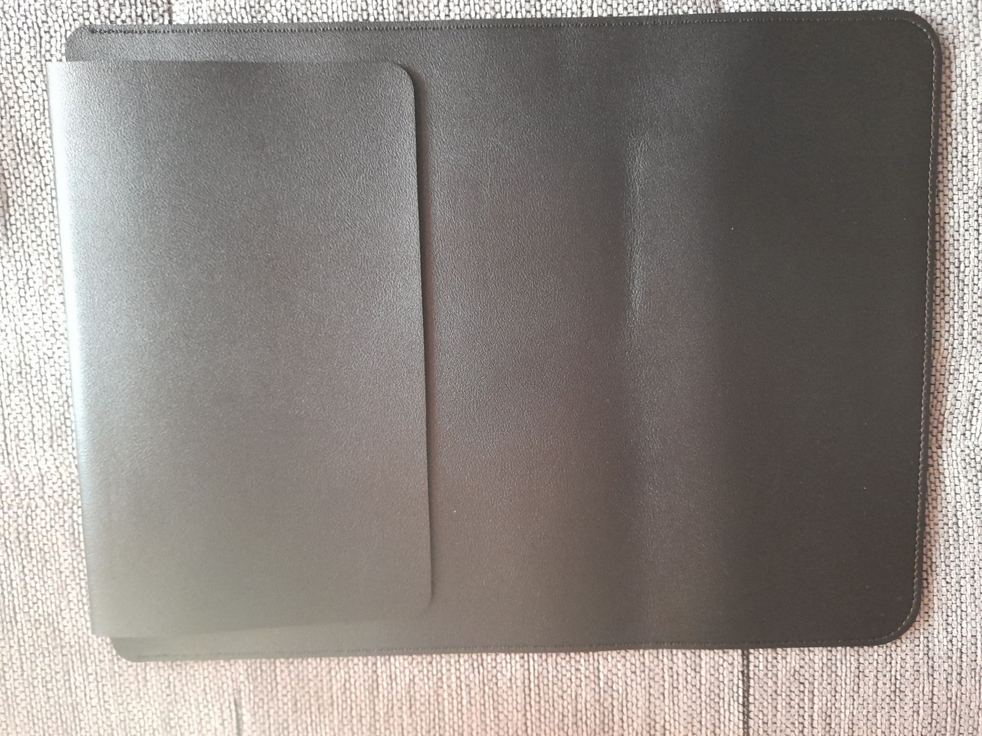 Кожен калъф за Macbook или малък лаптоп