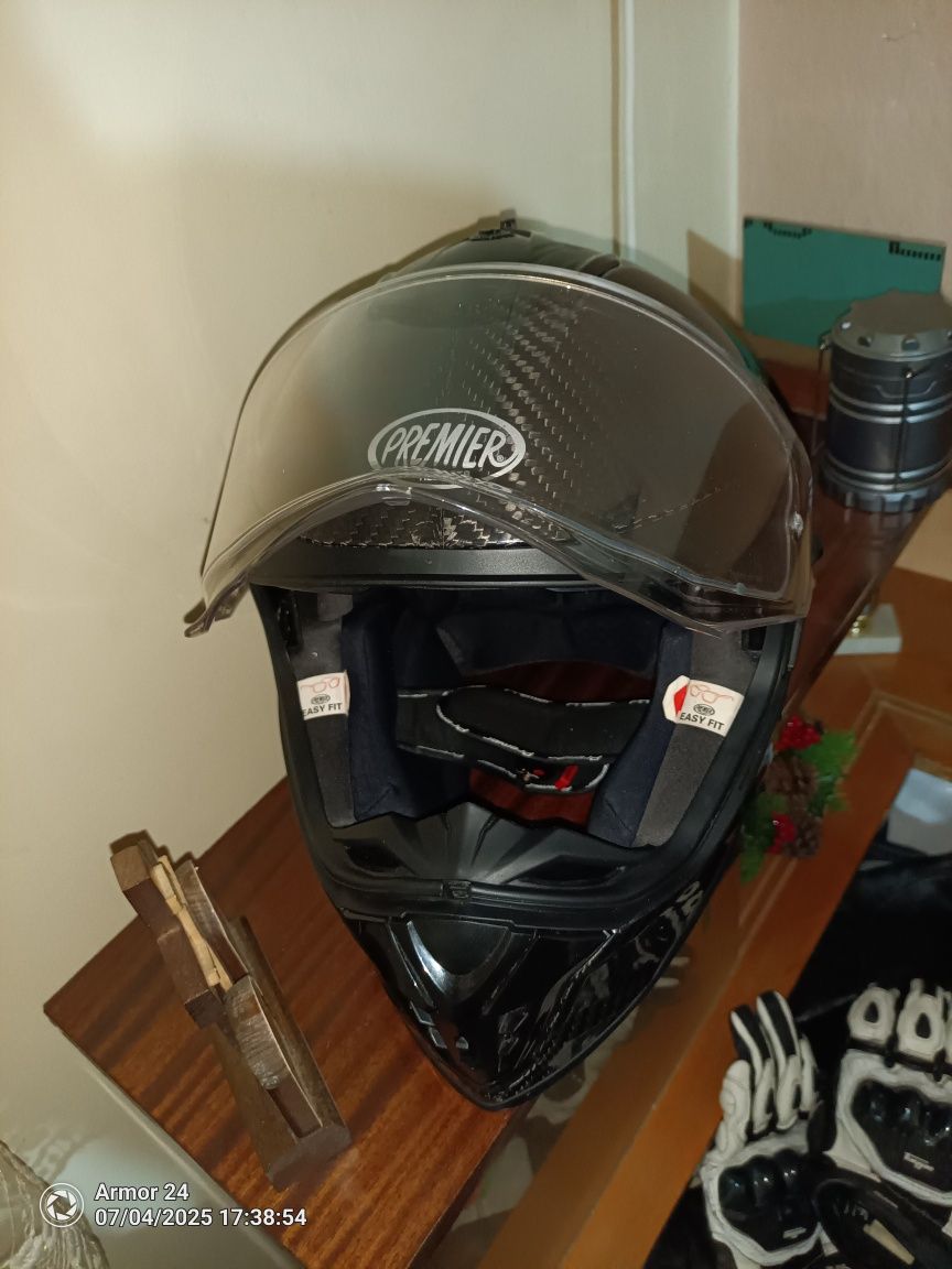 Каска premier street fighter carbon
