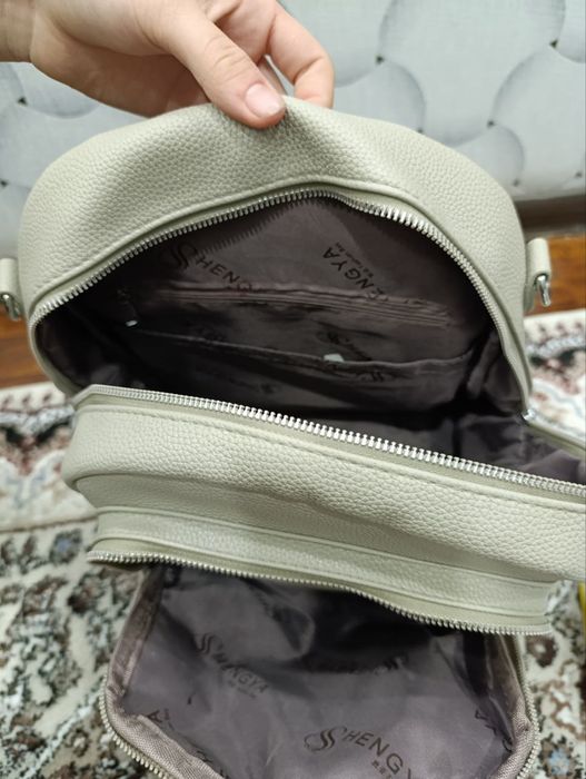 Qizlar uchun sumka sotiladi