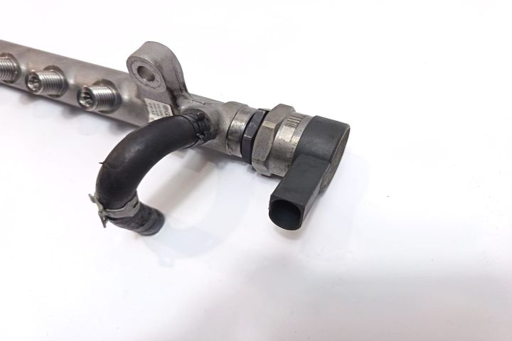 Rampa injectoare 03L089C Volkswagen VW Passat B6