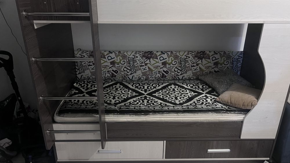 Продам 2 х ярусную кровать