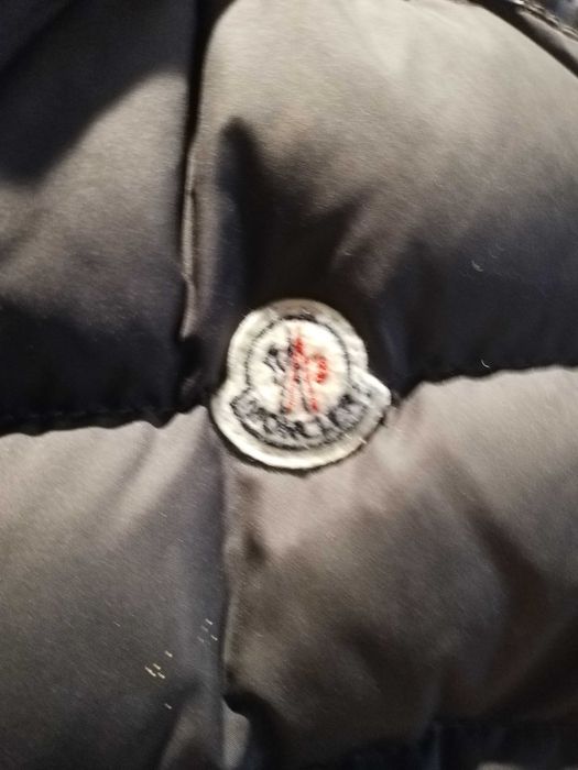 Vesta. Moncler original, pt 5 ani, unisex.