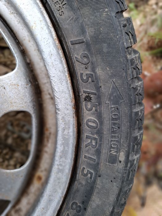 Vand 4 jante cu cauciucuri de mercedes A class pret 600 lei toate 4