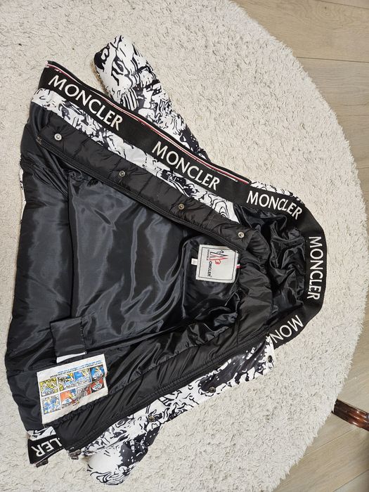 Vând geaca Moncler