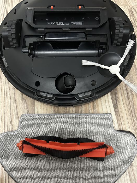 Продам робот пылесос Mi robot vacuum mop p (Xiaomi)