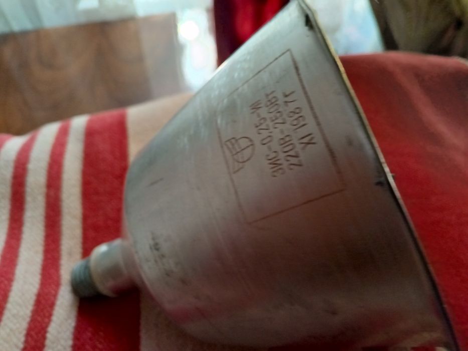 Продаються обогреватели вкручивающиеся в лампу.