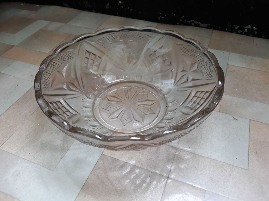 Стъклен поднос  8 лв.