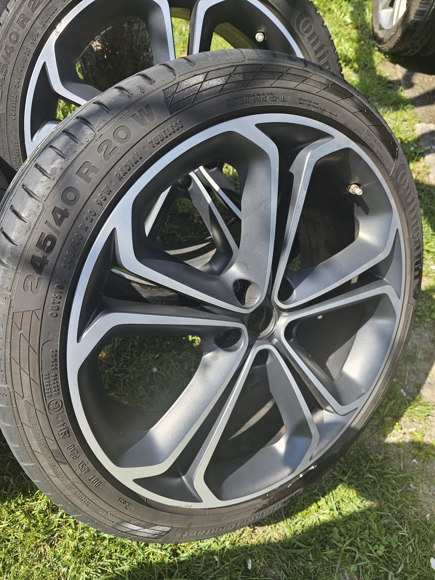 Jante R20 cu anvelope 245/40 R20