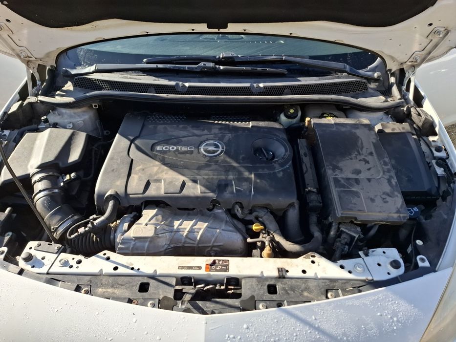 Vând opel astra j