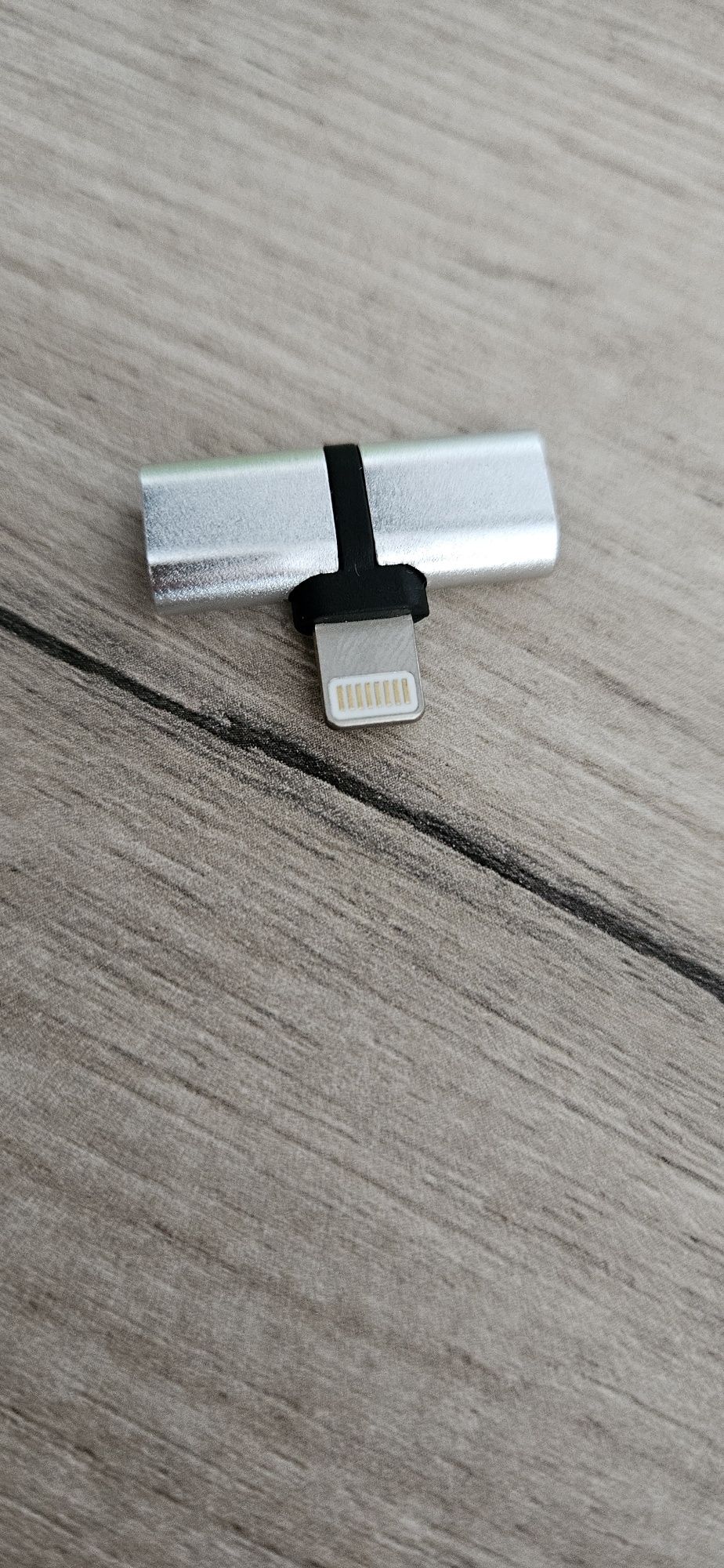 Adaptor pentru căști și incarcator iPhone