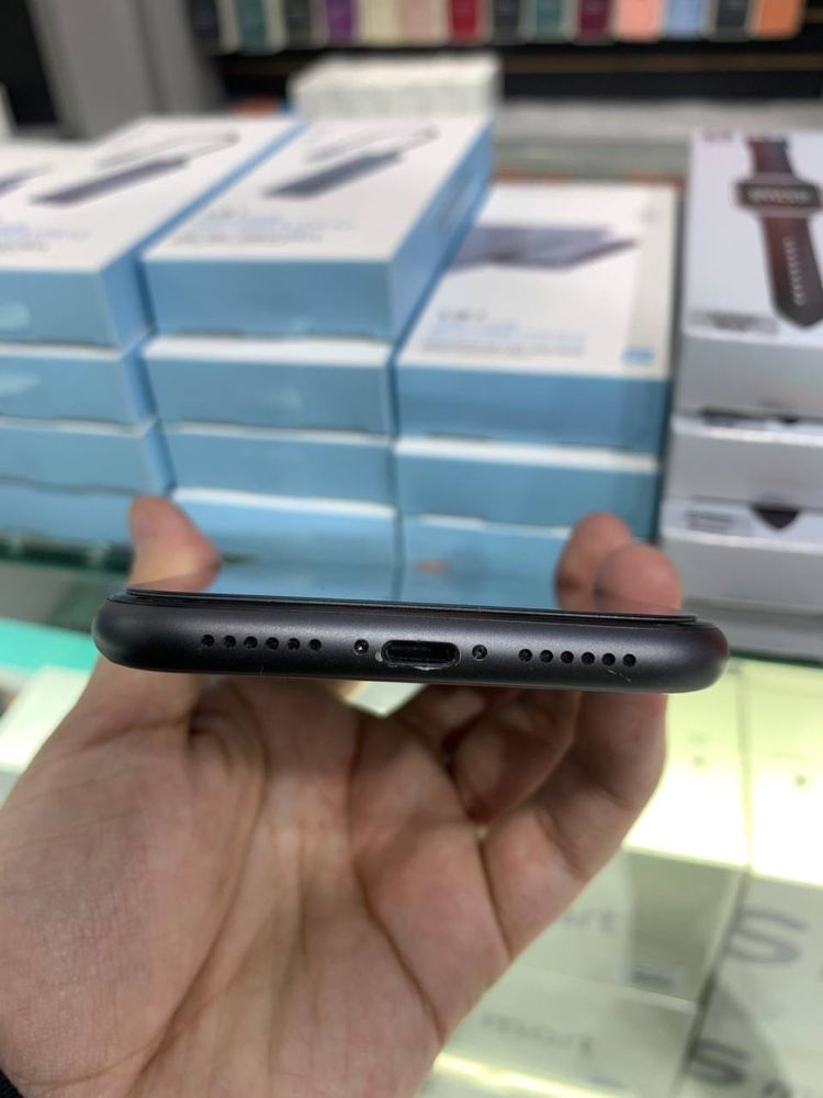 Iphone 11 64 gb  black