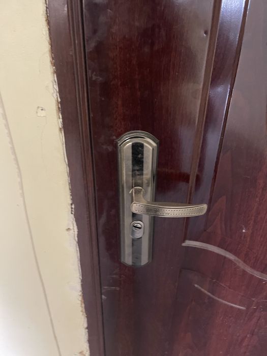 Vand use metalica de apartament