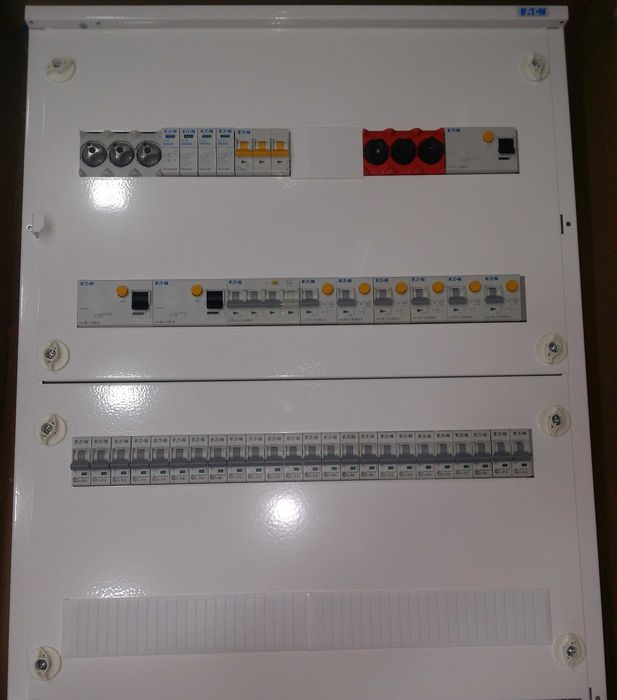 Tablouri electrice multimedia, pe comanda, echipate complet Eaton