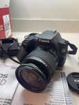 Camera Cannon EOS 250d cu obiectiv EF-S 18-55mm