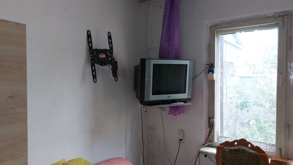 Продам телевизор и кранштейн