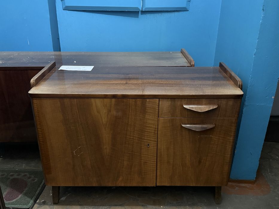 Два комода. Старые, но добротные