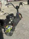Vand scuter electric harley mini merge fara probleme