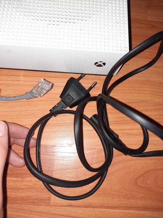 Xbox one s +controler


-