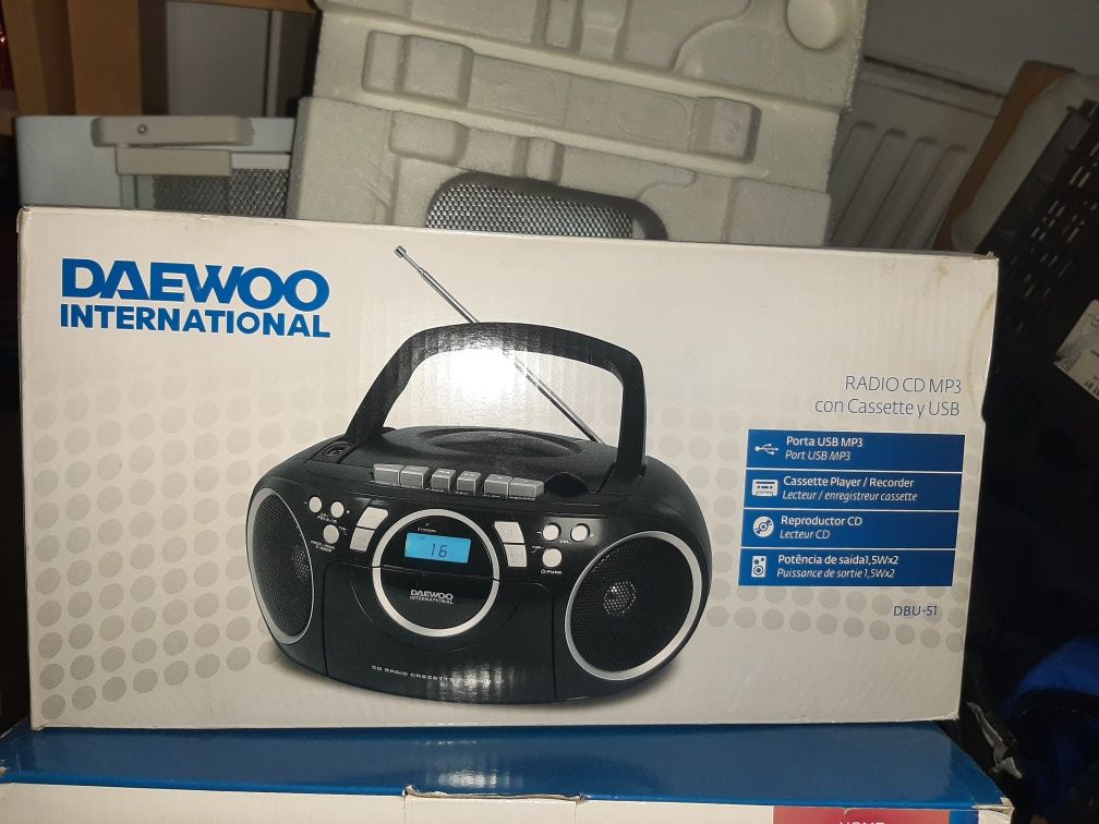 Radio CD Daewoo DBU-51 cu caseta și USB