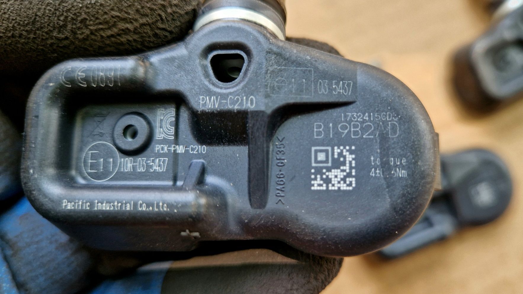 Тойота TPMS датчици сензори за следене налягането гумите. Toyota Rav4