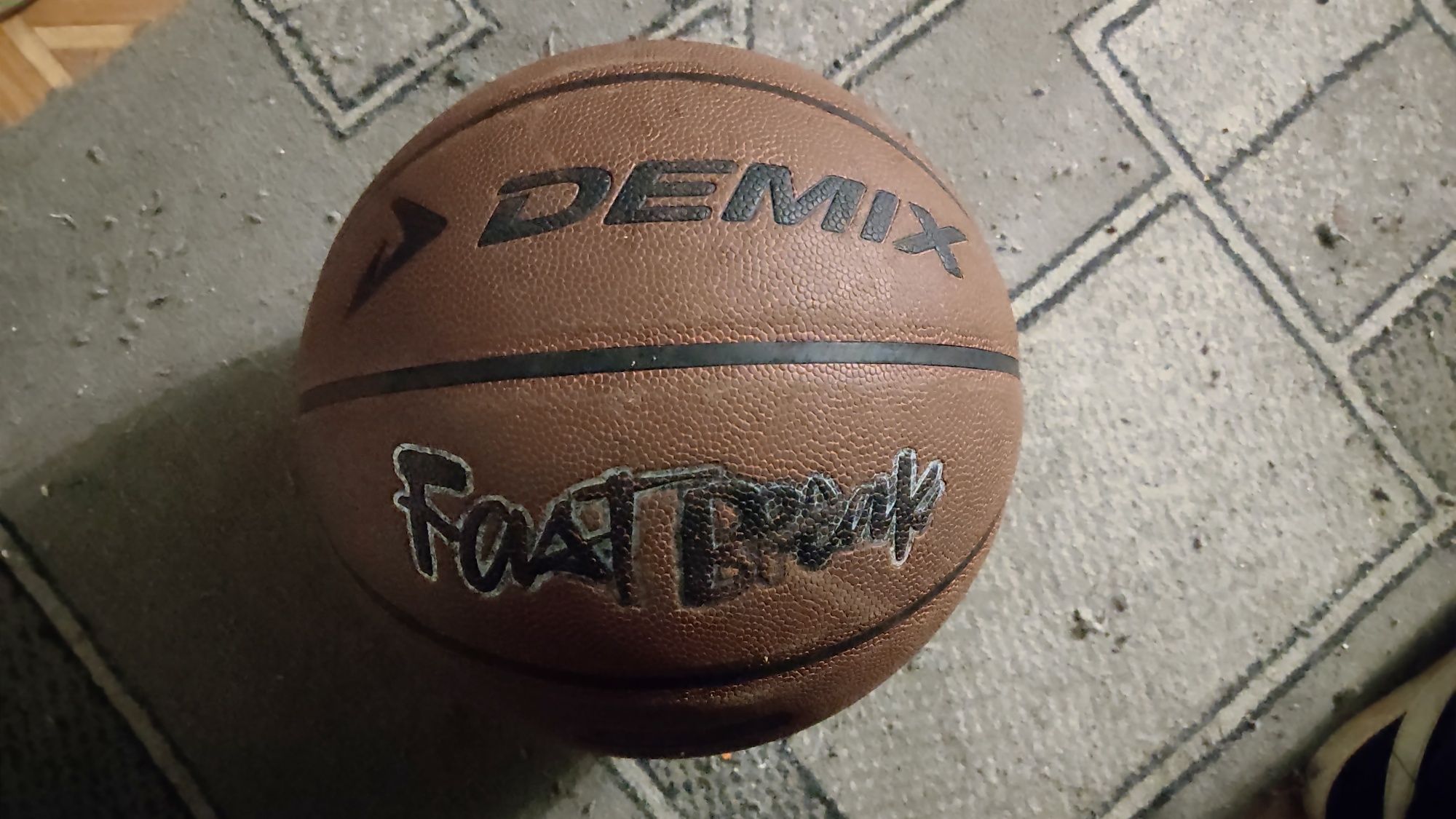 продам баскетбольный мяч