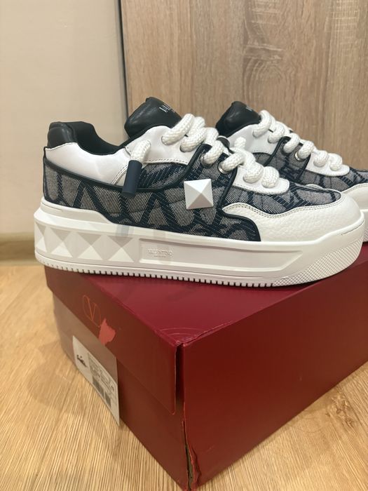 Обувки Valentino