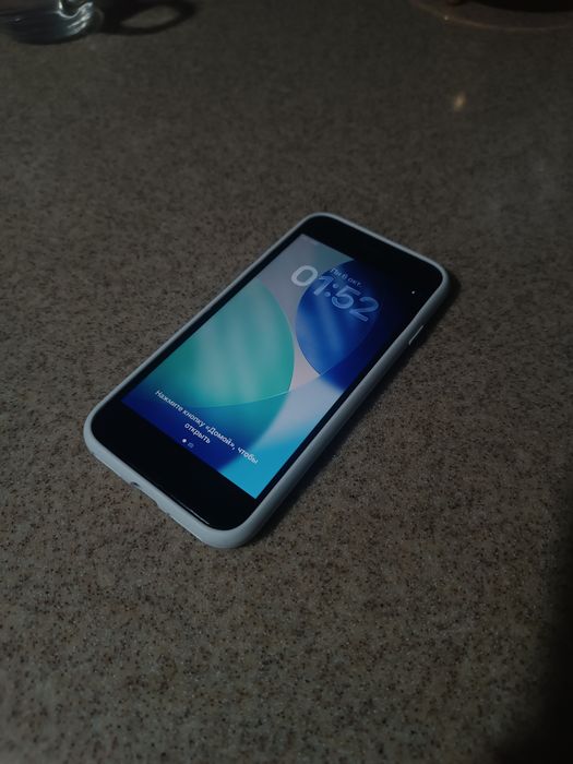 Продам Apple Iphone SE