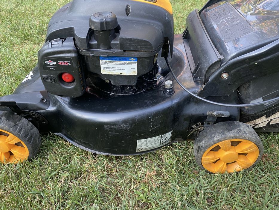 Masina de tuns iarba Briggs Stratton